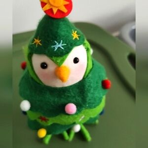 Featherly friends Christmas Bird 2024